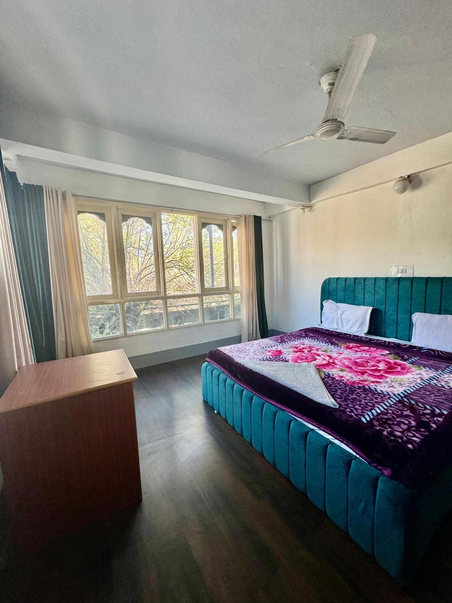 Olive Ventures, Royal Inn, Ritz Srinagar  Ngoại thất bức ảnh