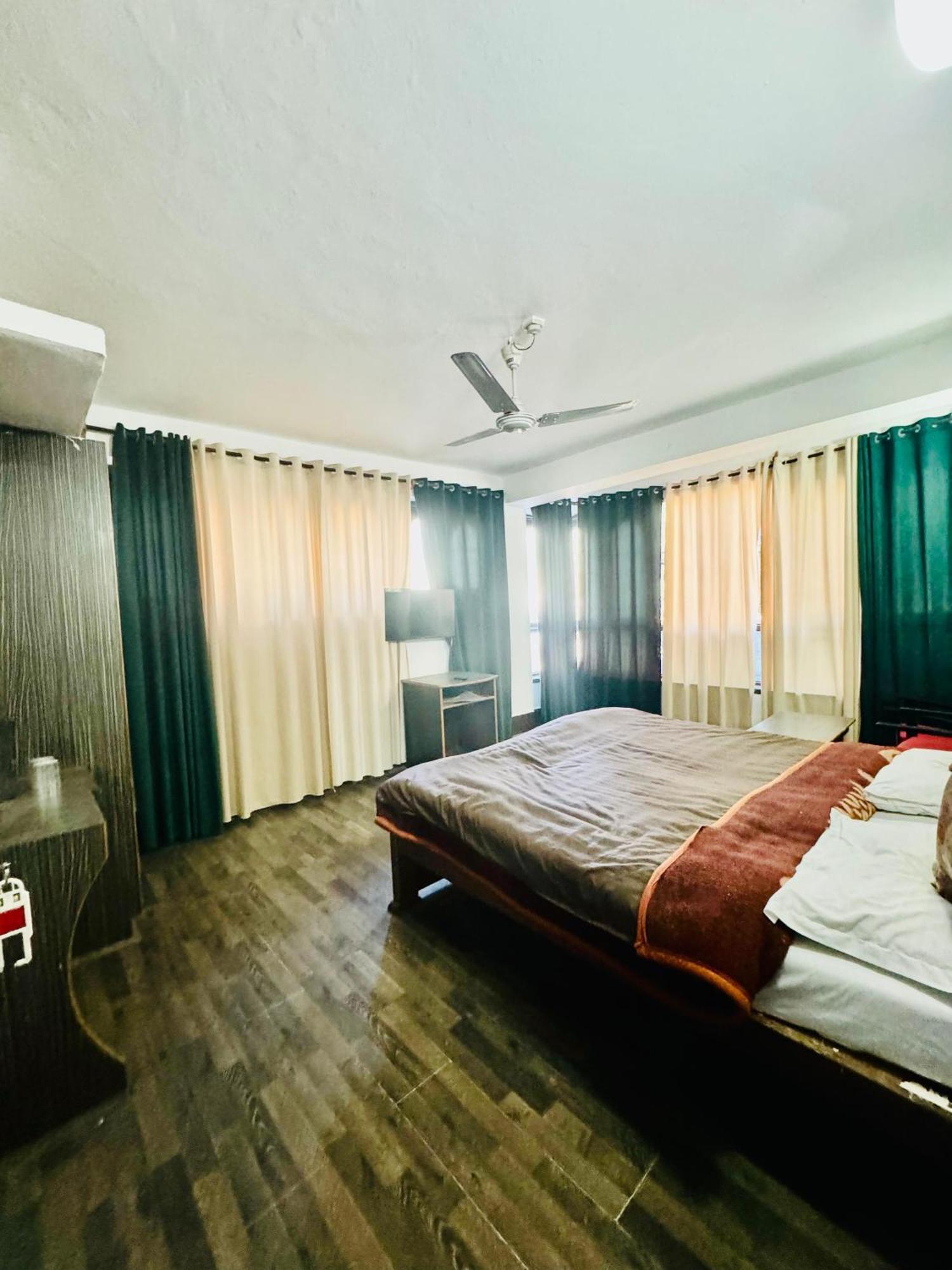 Olive Ventures, Royal Inn, Ritz Srinagar  Ngoại thất bức ảnh